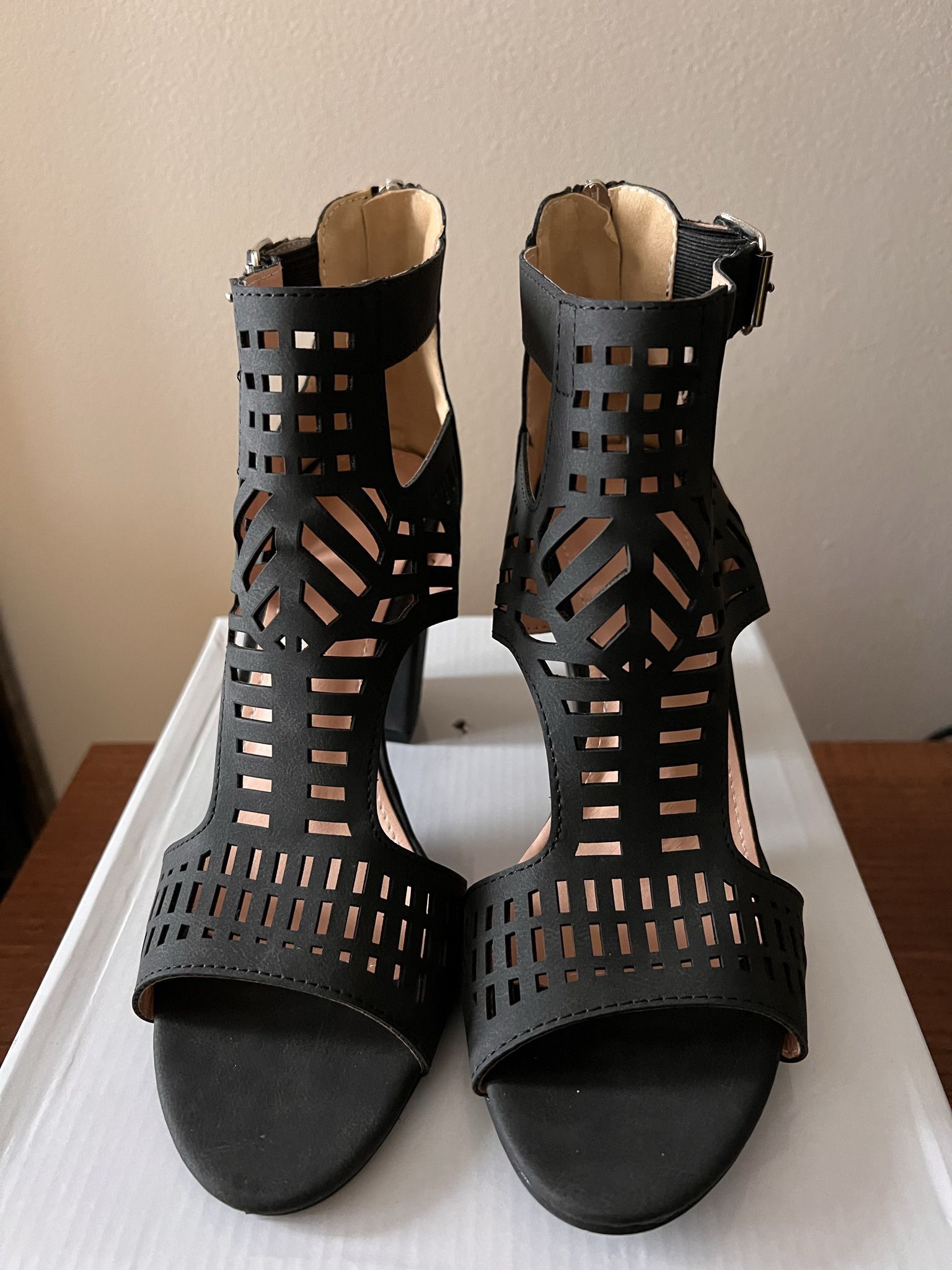 Women's Black Chunky Heel Sandals - Size US 8.5M/EU 39 