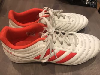 Size 8 Men’s Adidas tennis shoes
