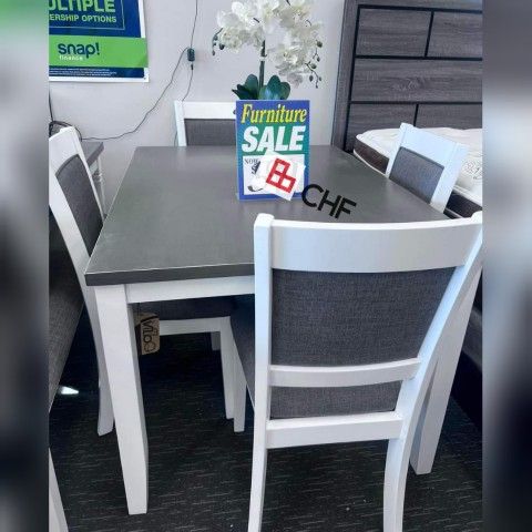 5 Pc Dining Table Set With 4 Chairs // Limited Time Offer
