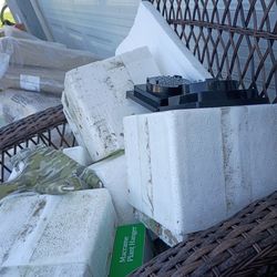 Free flower pots small flower pots free planting pots free please message when ready to pick up if item is posted it's available