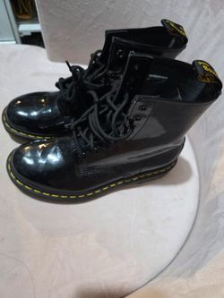 Dr. Martens Patent Black Leather Boots Pascal size us8