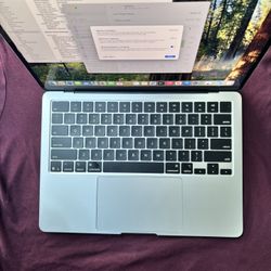 MacBook Air M4 (2025) – 16GB RAM / 256GB SSD – 100% Battery – New 🔥