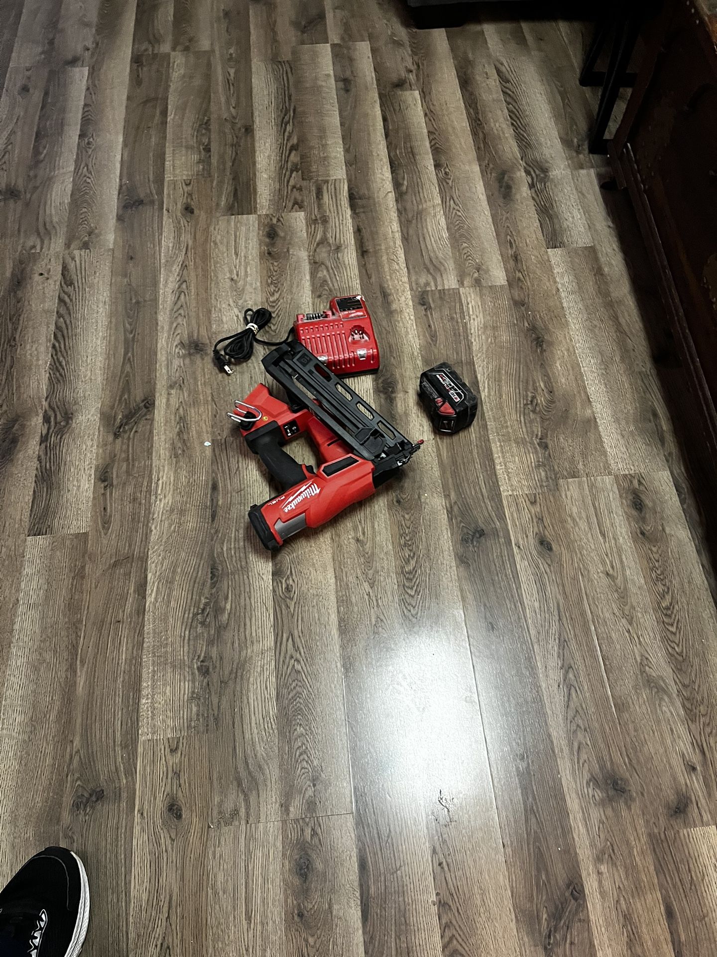 Milwaukee Fuel Brushless Nail Gun