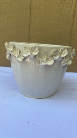 Ceramic Planter with Leaf Relief Border