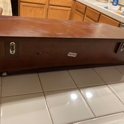 small shelf with 2 drawers