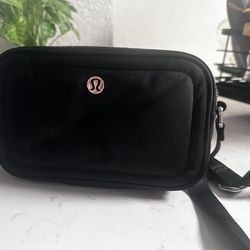 Lululemon Crossbody Camera Bag 2L
