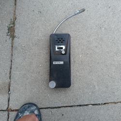 halogen leak detector