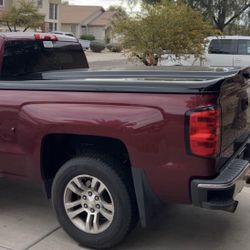 Lakeland Hard Tri-Fold Tonneau Cover – Gloss Black – Chevy Silverado LONG Bed