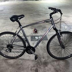 Giant Cypress DX XL Bike 28 in wheels 21 in frame