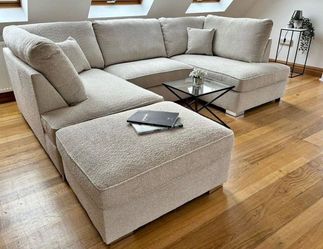 LIGHT BEIGE MODULAR SECTIONAL COUCH SOFA WITH AN OT...