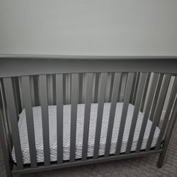 Grey Crib /daybed 