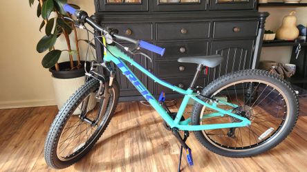 BRAND NEW 2026 Trek Precaliber 24 8-speed Suspension Kids Bike