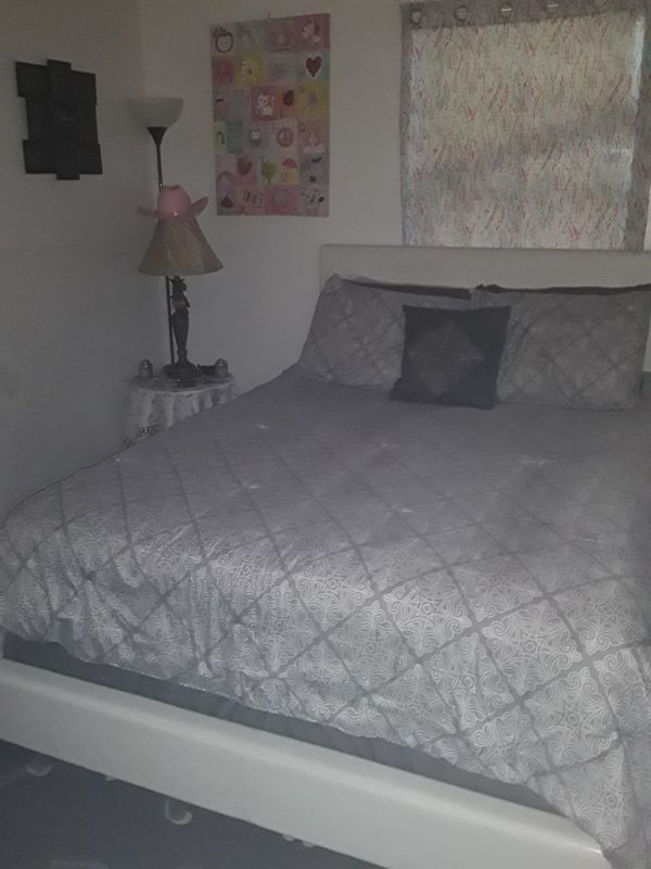Queen size bed and box spring with bed rails head bord ...