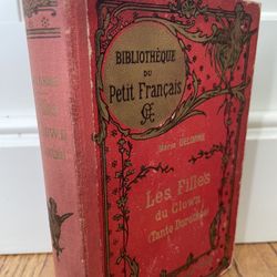 "Les Filles du Clown by Marie Delorme 1924 Original French Edition- RARE. The book is in respectable shape considering it is over a century old (just 