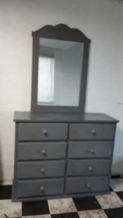 Dresser solid wood and mirrow