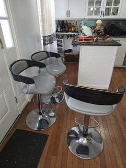 3 Bar Stools 