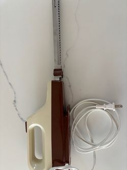 Electric carving knife