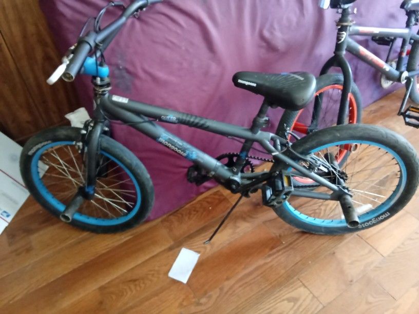 Mongoose Bike 20 Inch With Pegs