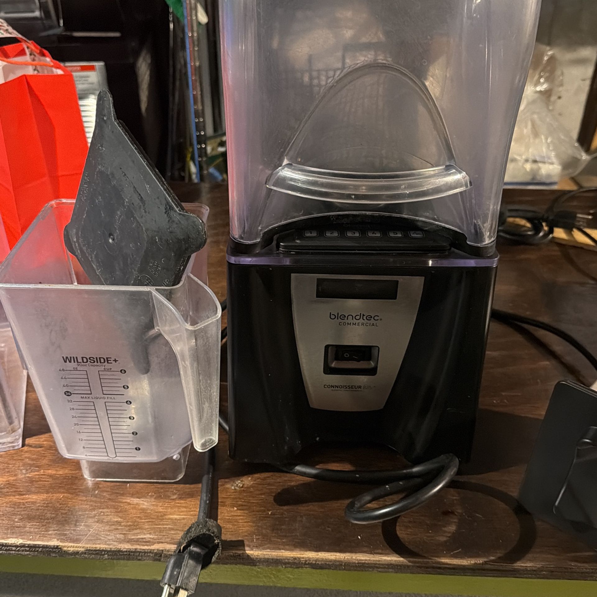 Blendtec Commercial Connoisseur 825- Blender