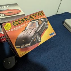  Toy Model Kit 1983 MPC 1984 Corvette 1/25