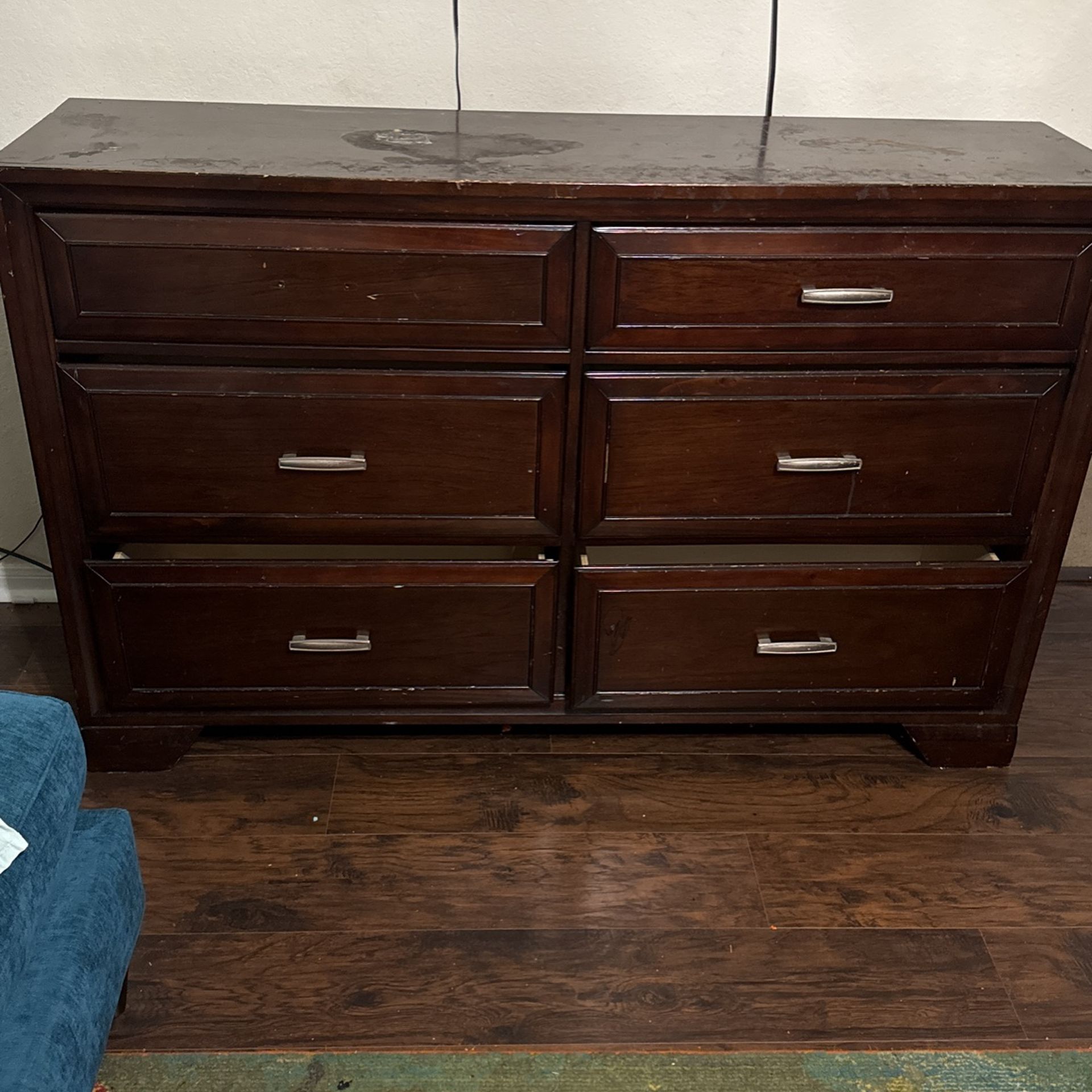 Dresser With mirror  For Sale