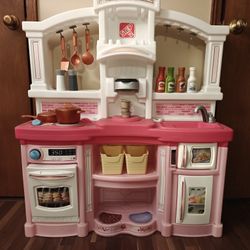 Step 2 Fun with Friends Play Kitchen