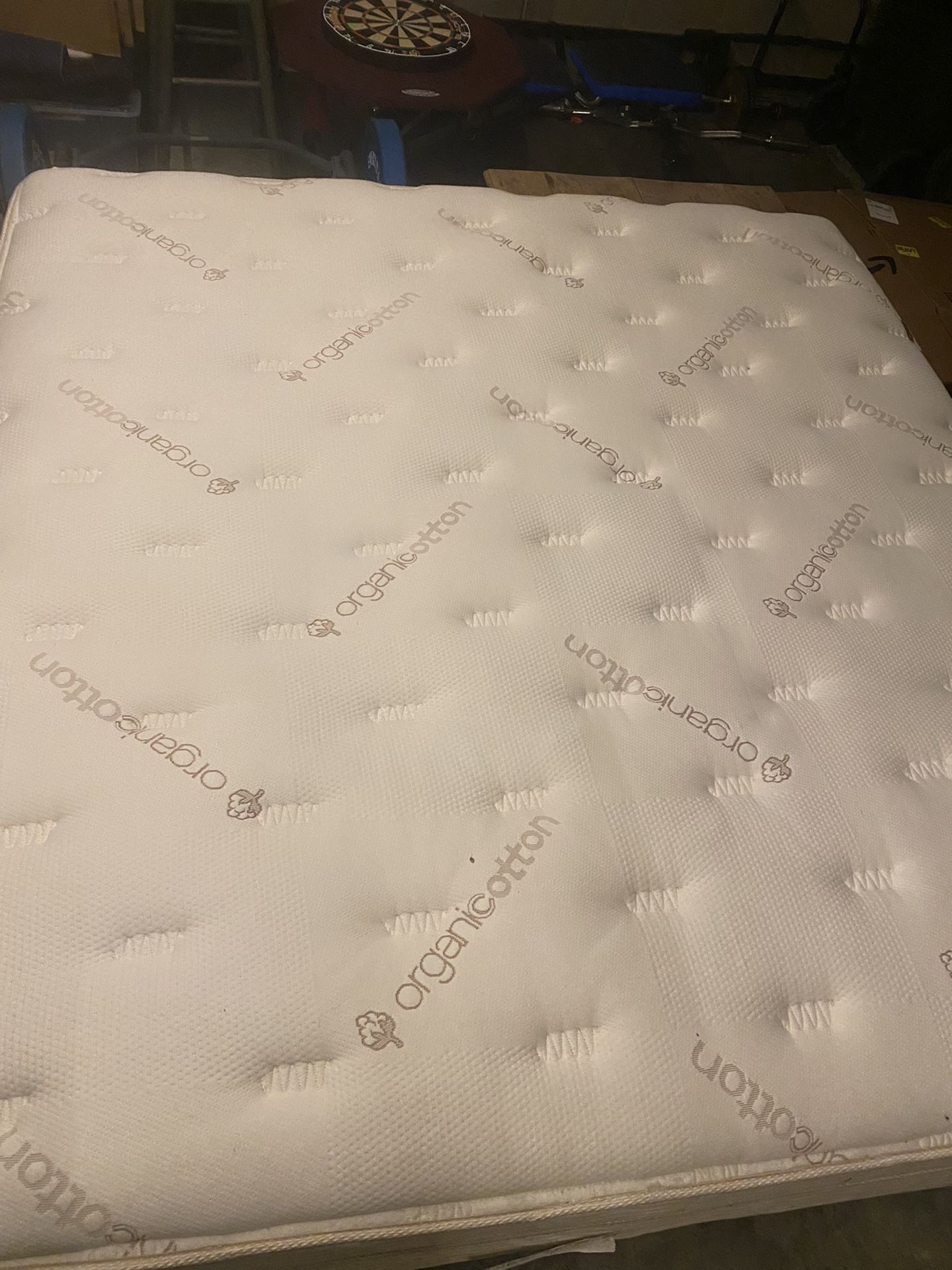 King Sized Saatva Mattress 