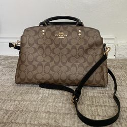 Lever Coach Bag With 3 Pockets