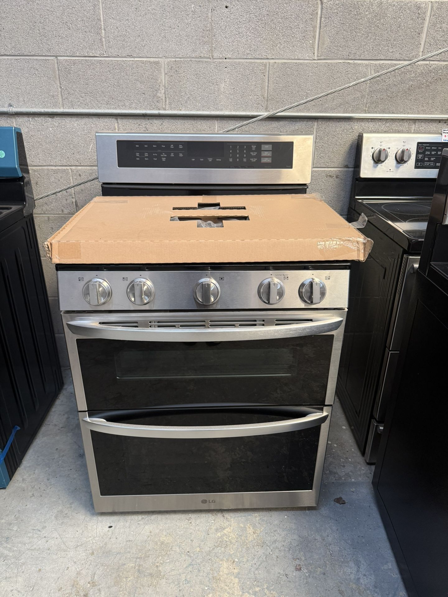 NEW LG Thin Q GAS Double Oven RANGE with 5 burners