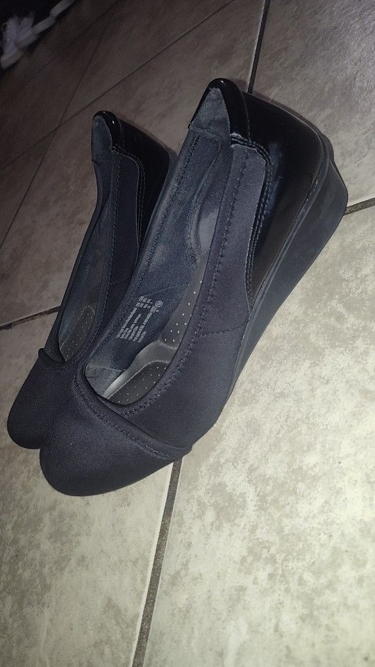 Women's Black Slip On Comfort Wedge Shoes size 7.5