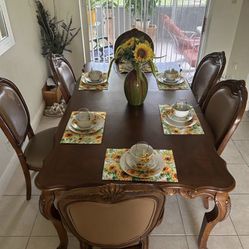 ***CONVERTIBLE DINING TABLE 6-8 Seat*** 