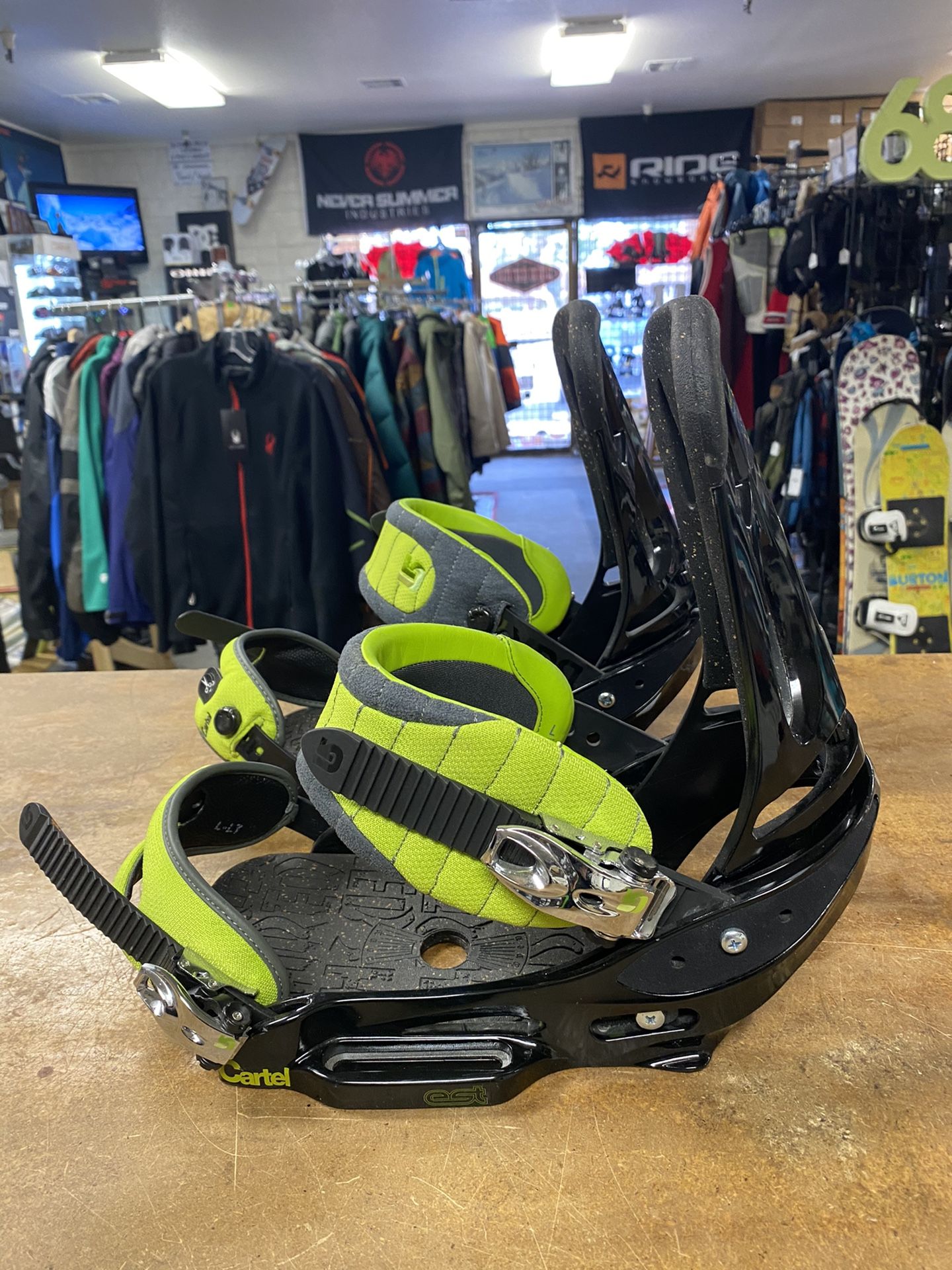 Large new burton cartel Est men's snowboard bindings certified