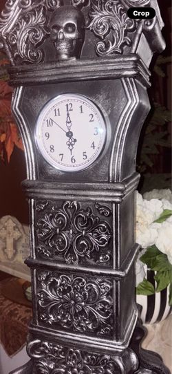 30” Halloween clock