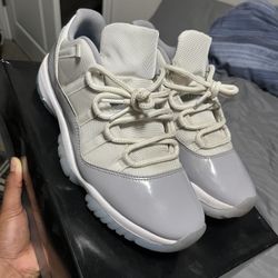 JORDAN 11 LOW 