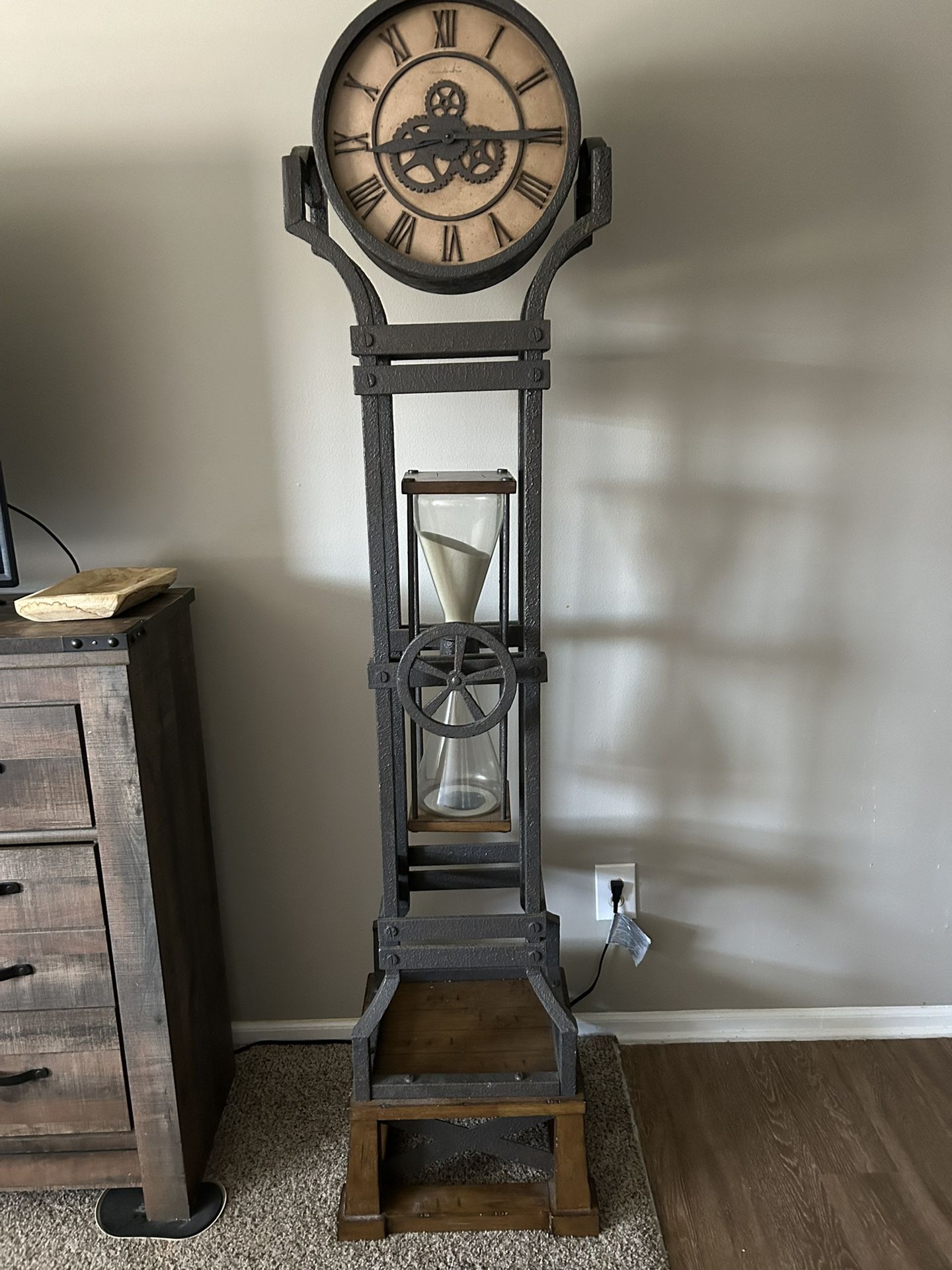 Hour Glass Pedestal Clock
