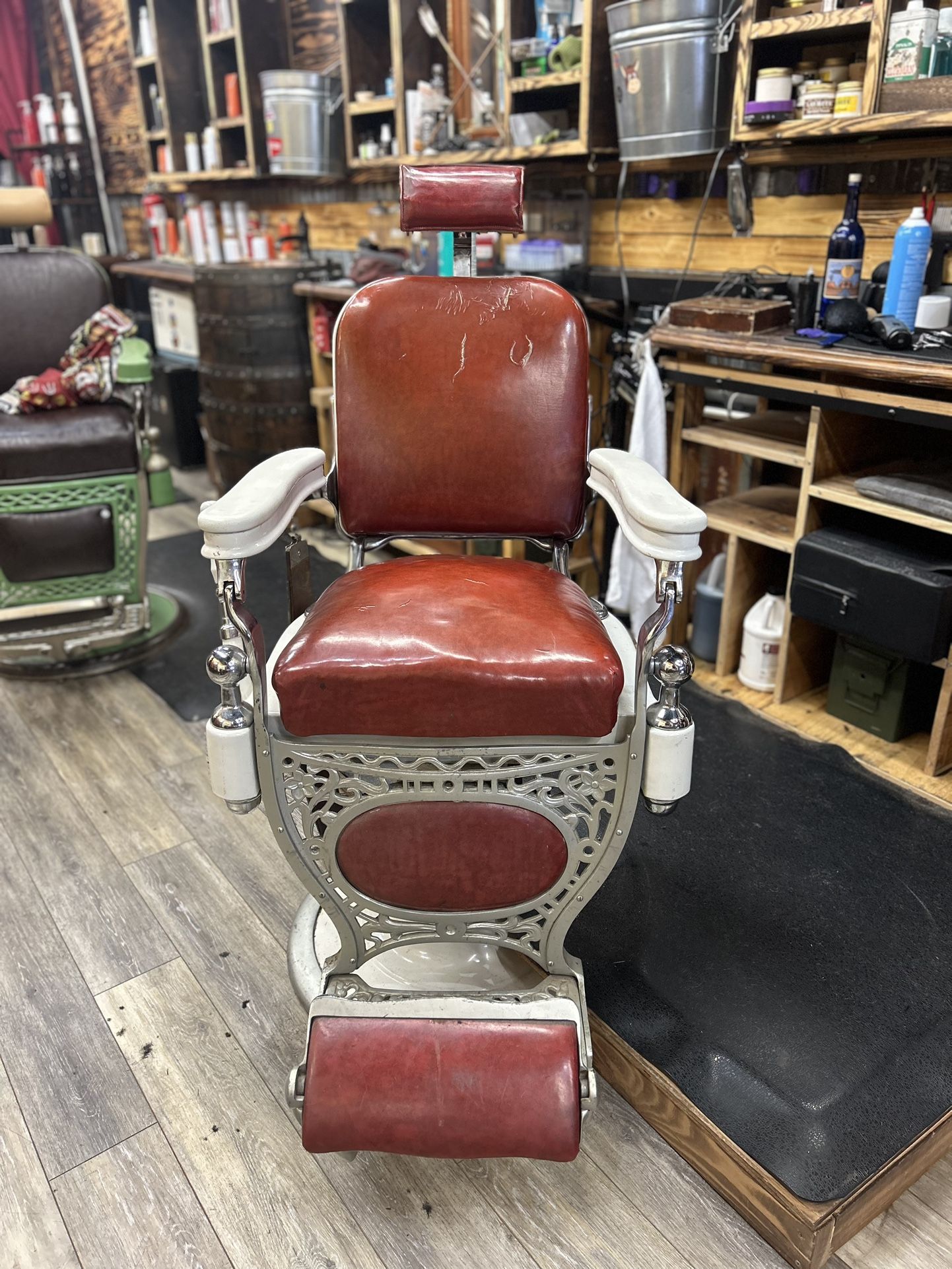 Barber Chair Antique 1918 Theo Kochs – A Timeless Piece of