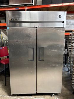 2 Door Refrigerator True TG2R-2S Solid Stainless Steel NSF Cooler On Wheels Reach In #5191