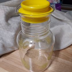 Pyrex 2 Qt Lemonade Carafe 