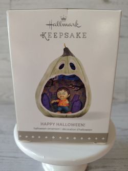 Hallmark Halloween ornament 🎃