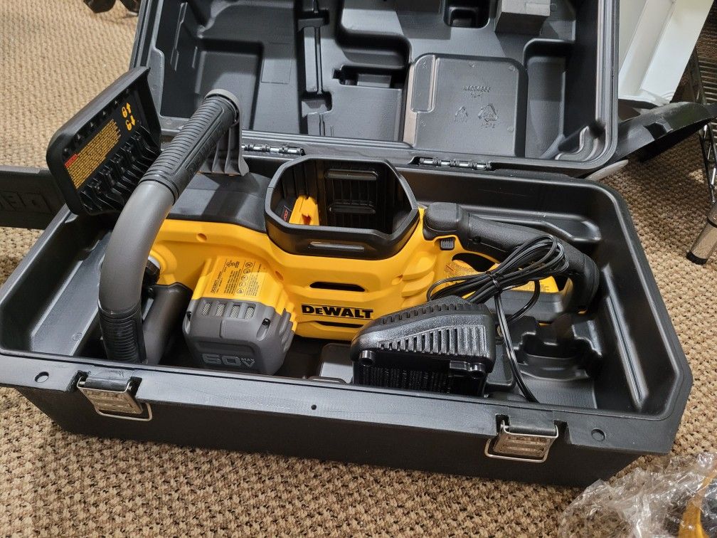 60-Volt MAX 20 in. Brushless Electric Cordless Chainsaw Kit and Carry Case with (1) FLEXVOLT 12Ah Battery and Charger