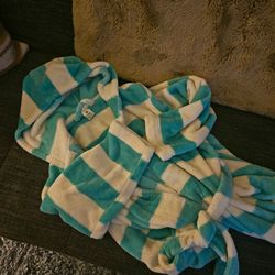 Tucker +Tate Youth Robe. 10/12. LN