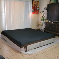 NEW KING SIZE ZINUS LUMBAR MATTRESS FOR SALE! IN EXCELLENT CONDITION, FREE DELIVERY 