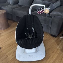 Mamaroo Multi Motion Baby Swing Bluetooth Enabled