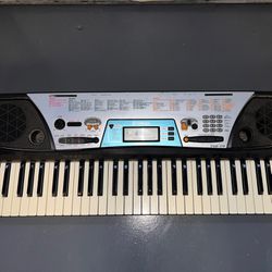 Yamaha Keyboard + Stand