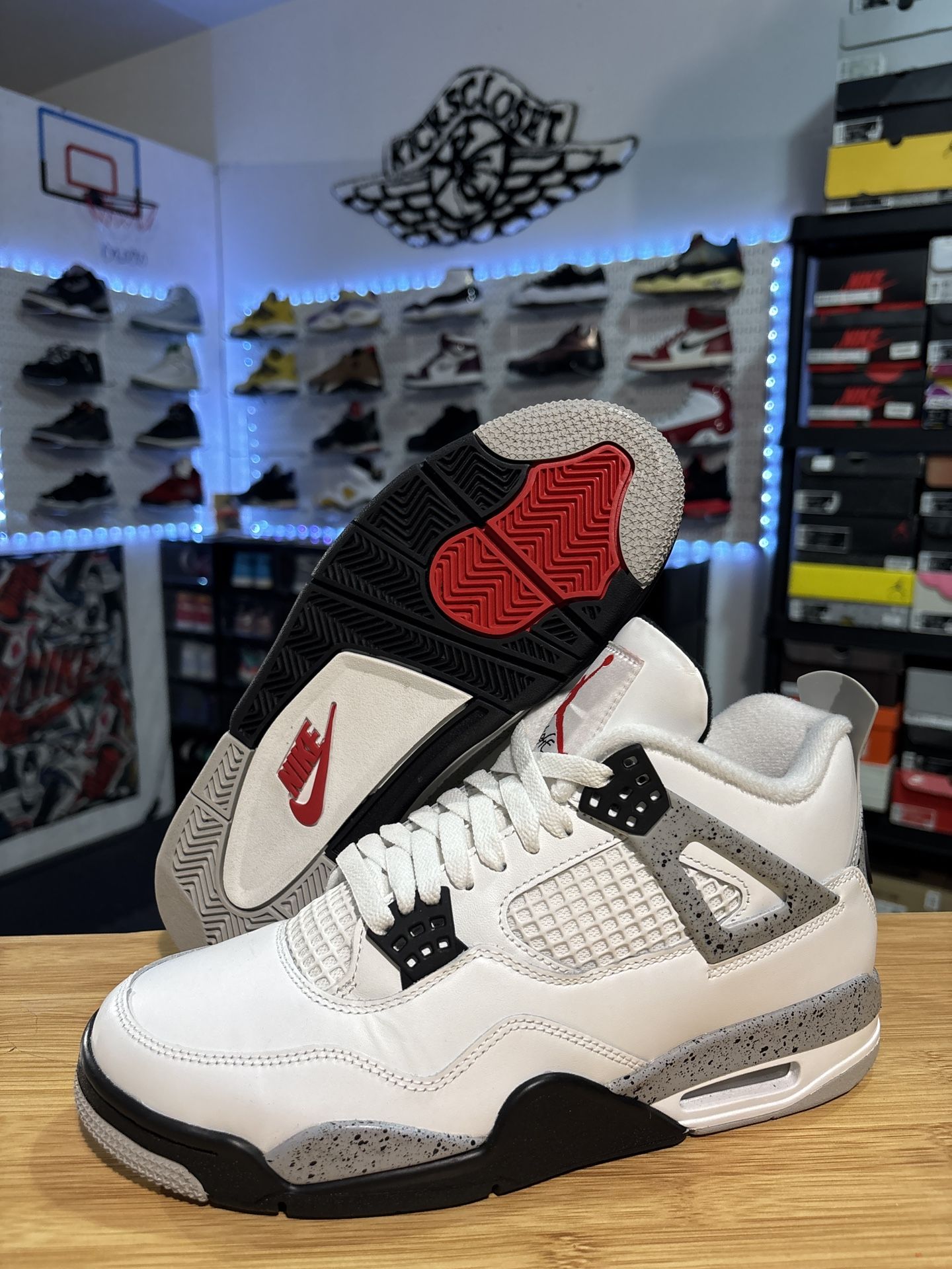 AIR JORDAN 4 RETRO “WHITE CEMENT” SIZE 8.5
