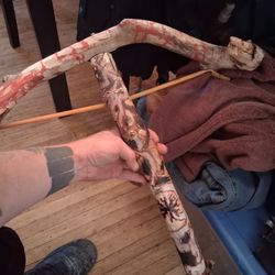 Hand Crsfted And Painted Cross B ow