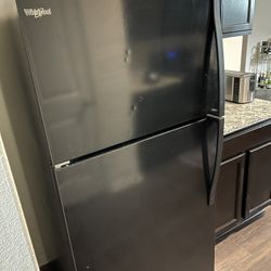 Whirlpool 14.3-cu ft Top Freezer Fridge 