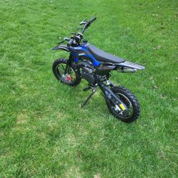 BRAND NEW KIDS 50CC DIRTBIKE!!