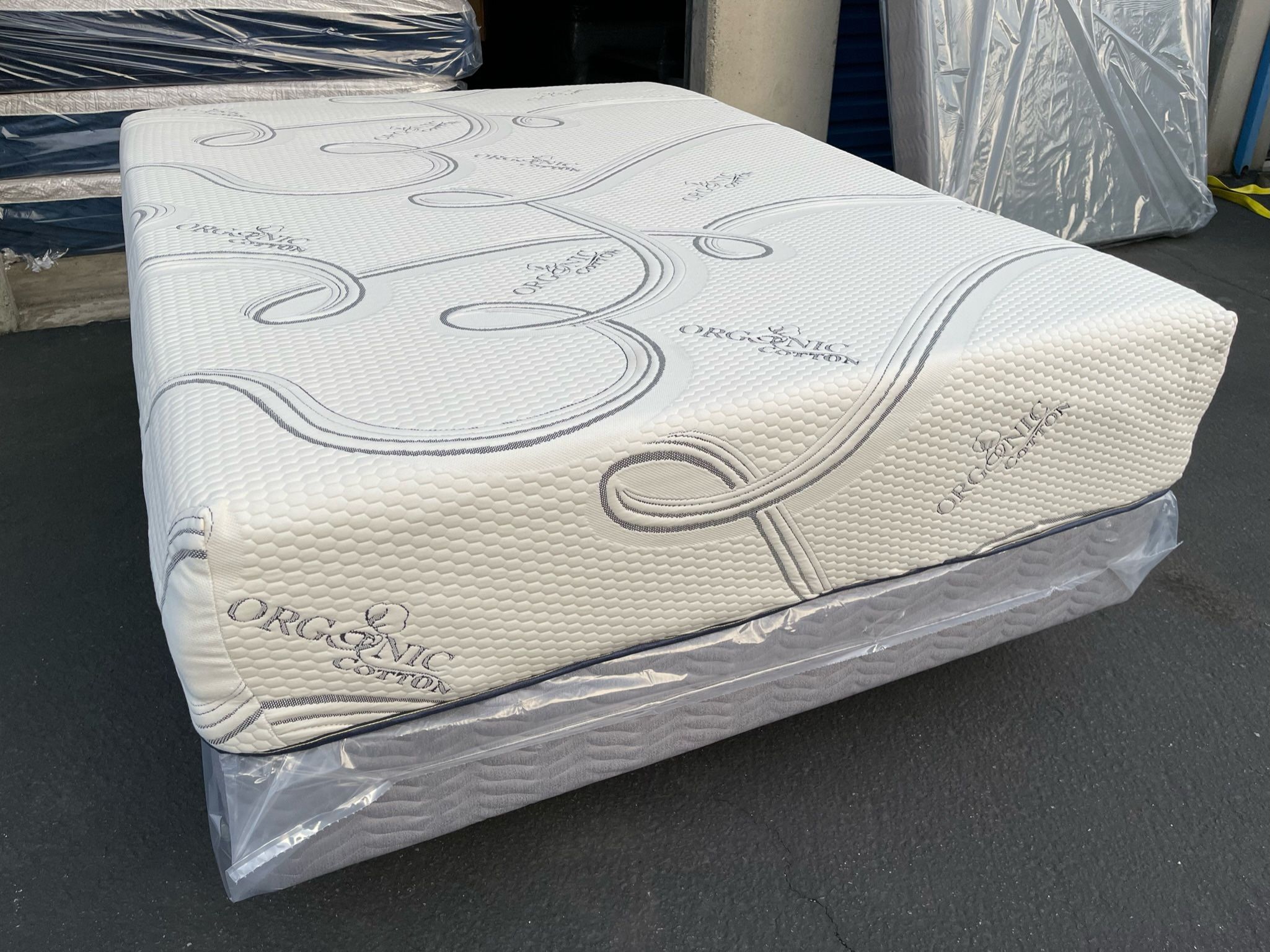 Queen Cooling Gel Hybrid Memory Foam Mattress!