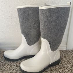 UGG Rain Boots w Wool, Size 9